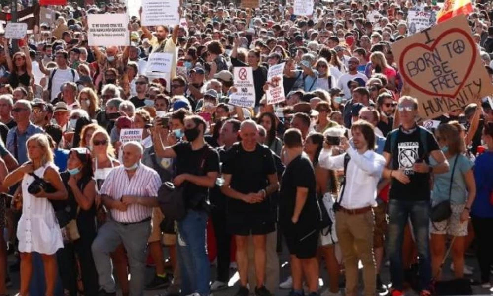 Ισπανία: Εκατοντάδες διαδηλωτές κατά της μάσκας και των μέτρων